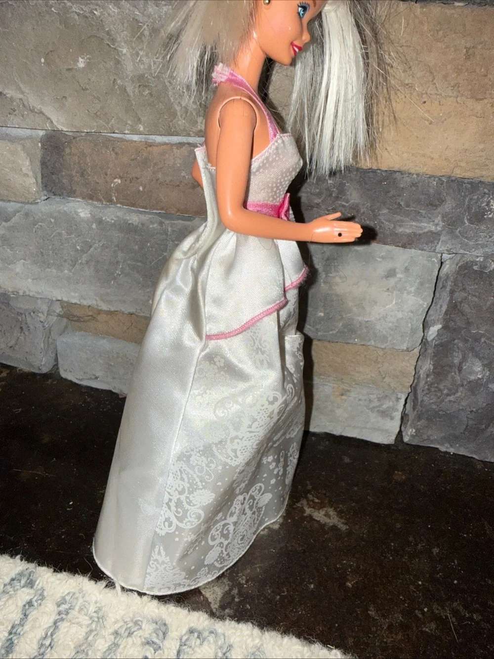 Barbie wedding dress with pink (check pictures)